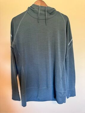 Women’s Nike Dri-Fit Running Pullover Hoodie Lightweight Soft Gray Blue